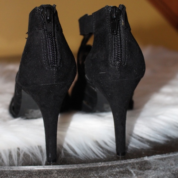 Style & Co. black cut-out  peep heeled shoe. - Picture 4 of 14